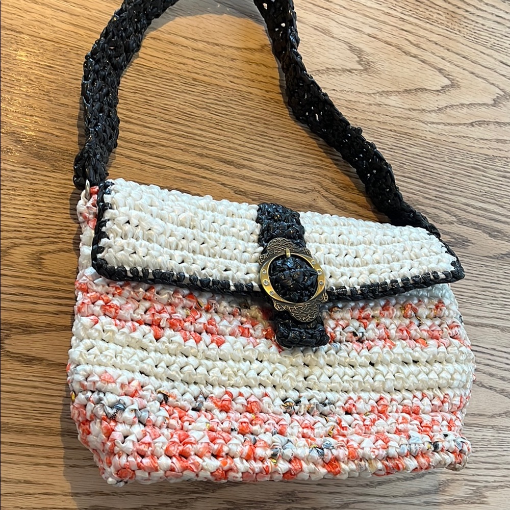 Arny cream coral & black bag. Recycled plastic bags. Artisanal crochet texture